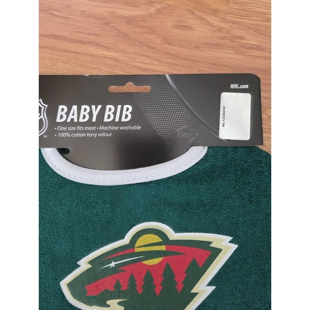 NHL Minnesota Wild Baby Bib Little Wild Fan Bib Green Hockey NWT Snap Closure